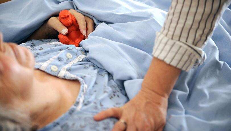 Physisch und psychisch extrem belastend: Die Betreuung Pflegebedürftiger.