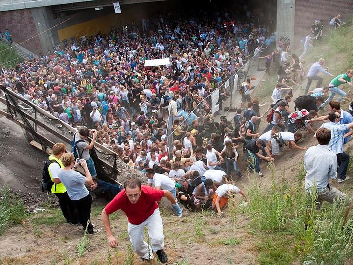 Bei der Massenpanik während der Loveparade im Sommer 2010 kamen 21 Menschen ums Leben.