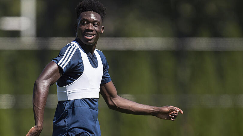 US-Medienberichten zufolge waren die Bayern bereit, für Alphonso Davies eine Ablösesumme von etwas über zehn Millionen Euro an dessen Klub Vancouver Whitecaps zu überweisen.