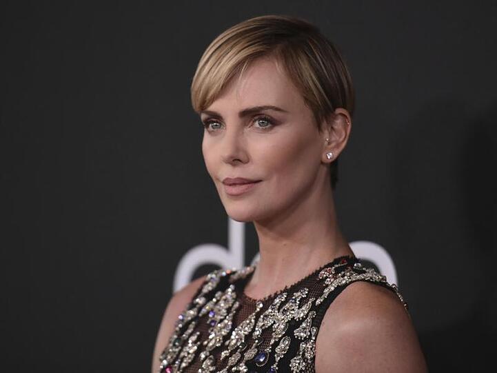 Charlize Theron wurde für ihre Karriere ausgezeichnet.