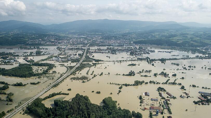 Die neuesten Bilder aus Deggendorf: Von Entspannung kann auch am Freitag keine Rede sein.
