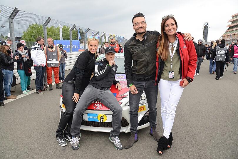 Sabine Lisicki und Oliver Pocher mit Jana Ina und Giovanni Zarella auf dem Nürburgring