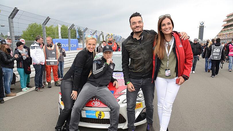 Sabine Lisicki und Oliver Pocher mit Jana Ina und Giovanni Zarella auf dem Nürburgring