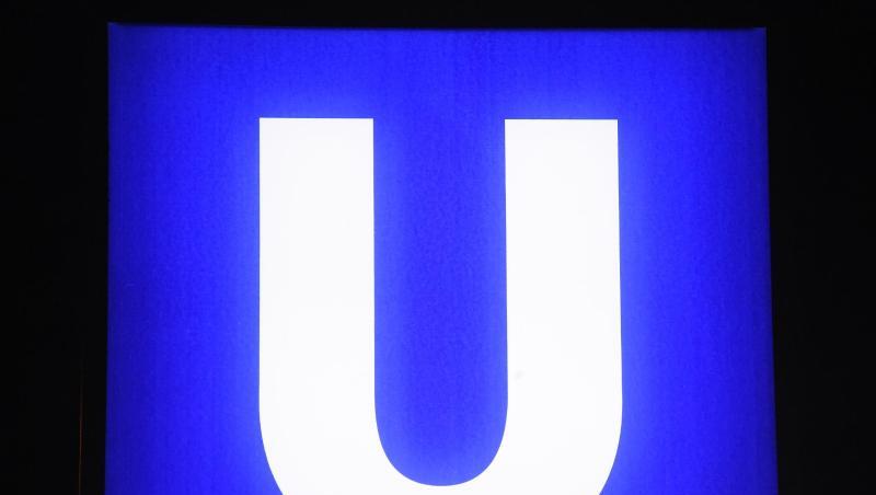 Ein leuchtendes Hinweisschild der Münchner U-Bahn. Foto: Felix Hörhager/dpa/Archivbild Ein leuchtendes Hinweisschild der Münchner U-Bahn. Foto: Felix Hörhager/dpa/Archivbild