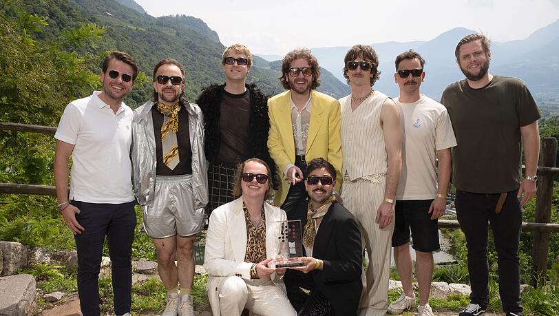 Roy Bianco & Die Abbrunzati Boys mit dem "Nummer 1 Award", veröffentlicht von GfK Entertainment als Ermittler der Offiziellen Deutschen Charts.