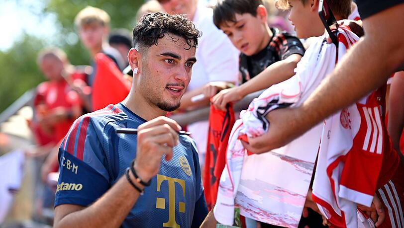 Beliebt bei den Fans: Aleksandar Pavlovic. Beliebt bei den Fans: Aleksandar Pavlovic.