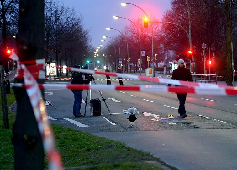 Ein Toter nach Schüssen vor Berliner Klinik - die Bilder.