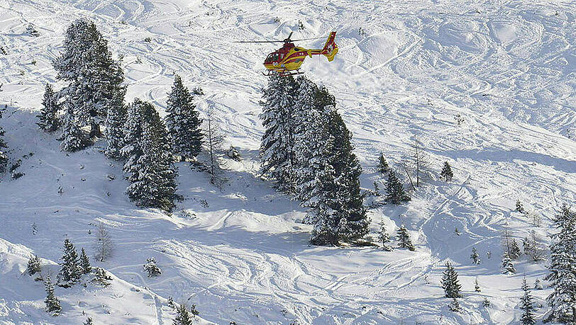 Vorsicht beim Skiurlaub! Auch in den nächsten Tagen herrscht in den Skigebieten der bayerischen Alpen noch eine erhöhte Lawinengefahr. Vorsicht beim Skiurlaub! Auch in den nächsten Tagen herrscht in den Skigebieten der bayerischen Alpen noch eine erhöhte Lawinengefahr.