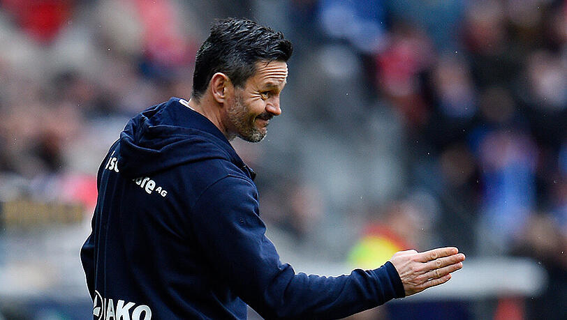 Darmstadts Trainer Dirk Schuster steht vor einem Wechsel zum FC Augsburg. Darmstadts Trainer Dirk Schuster steht vor einem Wechsel zum FC Augsburg.