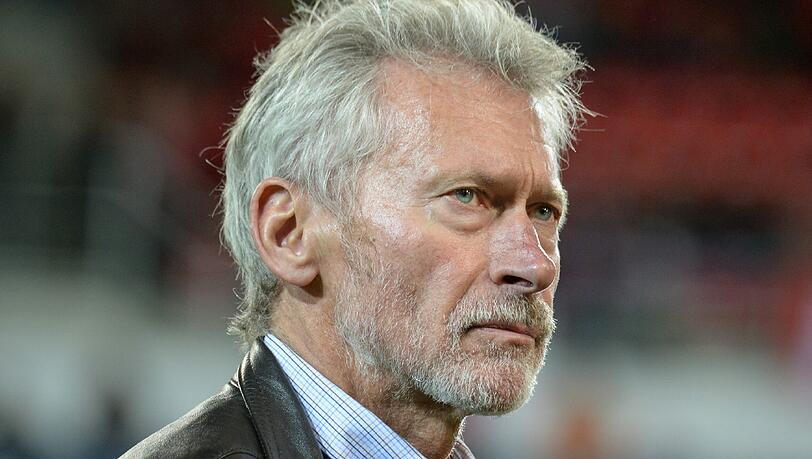Paul Breitner: "Wir werden mit RB Leipzig seit Jahren wieder eine dritte Mannschaft oben haben." Paul Breitner: "Wir werden mit RB Leipzig seit Jahren wieder eine dritte Mannschaft oben haben."
