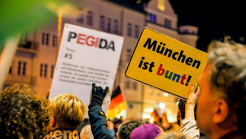 Gegen die Pegida-Demo hatte ein breites Bündnis zur Gegendemo aufgerufen. Gegen die Pegida-Demo hatte ein breites Bündnis zur Gegendemo aufgerufen.