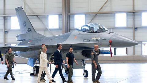 Dänemark und die Niederlande werden der Ukraine F-16-Kampfjets liefern.