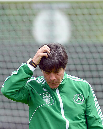 Konzentration in Danzig: Beim Training der Nationalelf zwei Tage vor dem EM-Auftaktspiel stehen mit Lahm und Khedira wieder alle 23 Spieler auf dem Platz.
