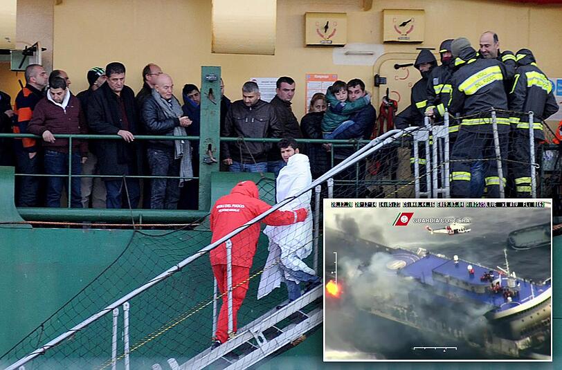 Die italienische Marine konnte bereits 316 Menschen von Bord der "Norman Atlantic" retten. 161 Passagiere sind noch immer auf der brennenden Fähre. Die Bilder der Rettungsaktion.
