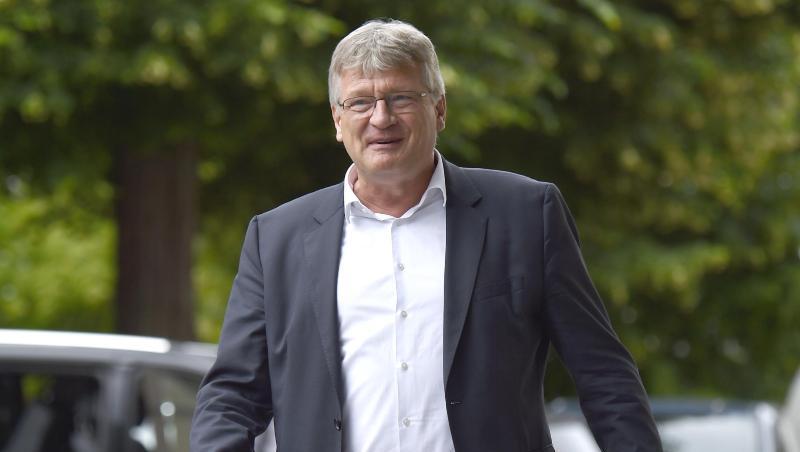 Jörg Meuthen, AfD-Parteichef, auf dem Weg zum nicht-öffentlichen AfD-Bundeskonvent im sächsische Lommatzsch. Jörg Meuthen, AfD-Parteichef, auf dem Weg zum nicht-öffentlichen AfD-Bundeskonvent im sächsische Lommatzsch.