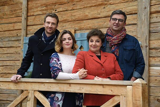 Heiko Ruprecht, Ronja Forcher, Monika Baumgartner und Hans Sigl sind seit vielen Jahren beim "Bergdoktor" dabei. Beim Bergfest in Tirol war ein großer Teil des Casts vor Ort. Heiko Ruprecht, Ronja Forcher, Monika Baumgartner und Hans Sigl sind seit vielen Jahren beim "Bergdoktor" dabei. Beim Bergfest in Tirol war ein großer Teil des Casts vor Ort.