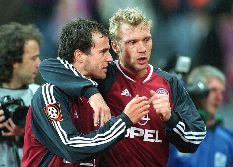 Als Spieler sammelte Thorsten Fink mit dem FC Bayern München Titel um Titel: Champions League-Sieger 2001, Weltpokalsieger 2001, Deutscher Meister 1999, 2000, 2001 und 2003 sowie Pokalsieger 1998, 2000 und 2003. Insgesamt bestritt Fink als Aktiver 367 Bundesliga-Spiele und erzielte dabei 40 Tore. Hier sieht man ihn gemeinsam mit seinem Ex-Kollegen Mehmet Scholl...