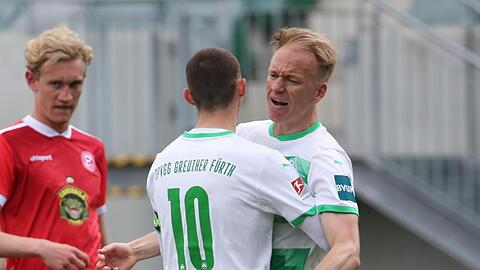 Greuther Fürth drehte noch das Spiel gegen Düsseldorf und steigt direkt in die Bundesliga auf.
