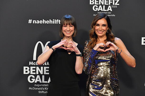 Christina Stuermer sorgte für musikalische Unterhaltung, Jana Ina Zarella führte durch den Abend. Christina Stuermer sorgte für musikalische Unterhaltung, Jana Ina Zarella führte durch den Abend.