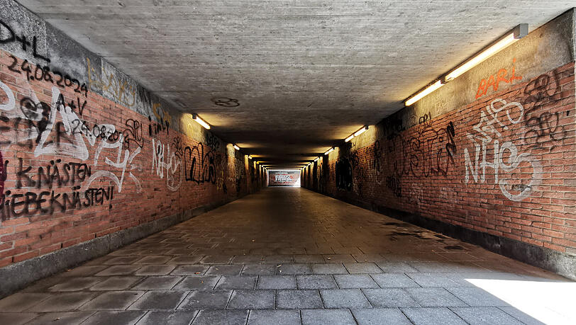 Die Unterführung vor der Umgestaltung. Die Unterführung vor der Umgestaltung.