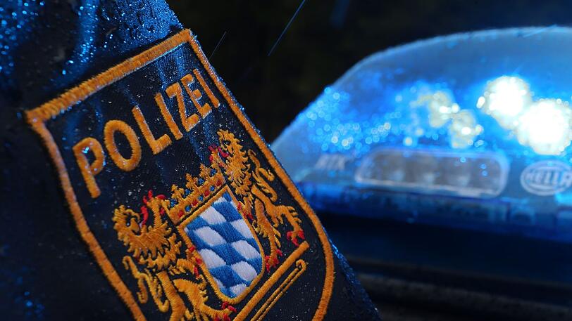 Die Polizei ermittelt in einem kuriosen Fall: Ein Mann aus der Oberpfalz fand in seinem Garten einen abgetrennten Schafskopf. (Symbolbild)
