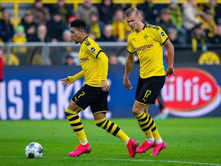 Dortmunds Jadon Sancho (L) und Erling Haaland treffen im Champions-League-Achtelfinale auf Paris Saint Germain.