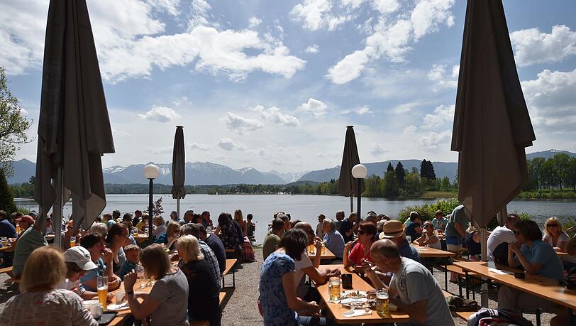 Schönes Wetter Sonne gehört beim Biergartenbesuch dazu. (Archivbild)