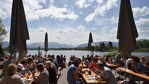 Schönes Wetter Sonne gehört beim Biergartenbesuch dazu. (Archivbild)