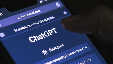 OpenAI erlaubt ab Dezember Erotik-Inhalte auf seinem KI-Chatbot ChatGPT.