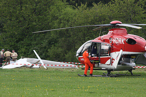 Ein Hubschrauber brachte die junge Frau noch in die Klinik, dort starb sie wenig später.