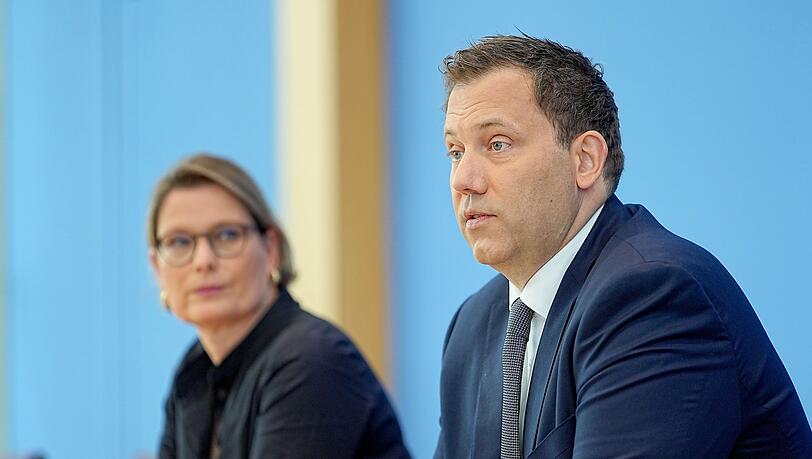 Vorstellung eines Aktionsplans zur Bekämpfung von Steuer- und Finanzkriminalität: unter anderem härtere Strafen, Registrierkassen-Pflicht und bessere Koordination von Ermittlungen Vorstellung eines Aktionsplans zur Bekämpfung von Steuer- und Finanzkriminalität: unter anderem härtere Strafen, Registrierkassen-Pflicht und bessere Koordination von Ermittlungen