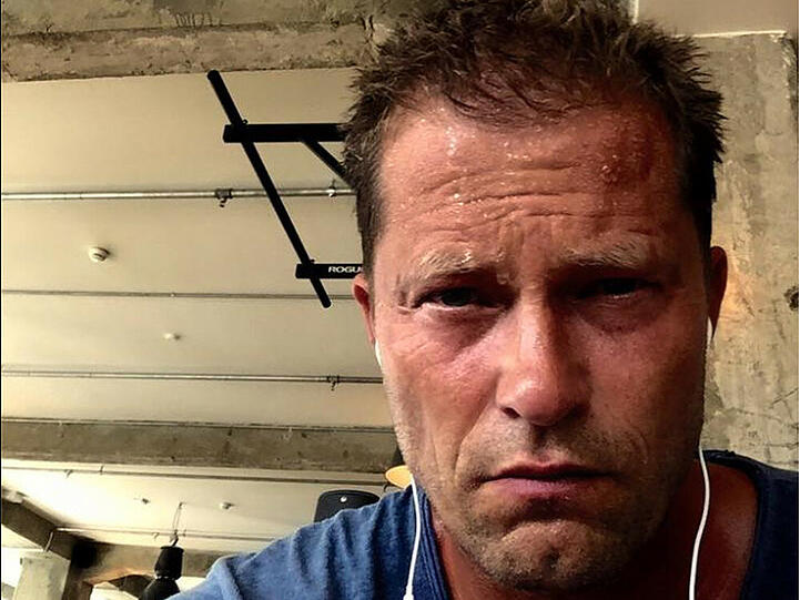 Auch wenn er nicht genau verrät, was er gemacht hat, dass es ein hartes Training für Til Schweiger war, wird bei diesem Schnappschuss niemand bezweifeln