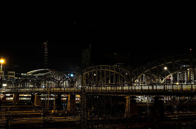 So schön können Münchens Brücken aussehen: Die Bilder von der aktuellen Guerilla-Lightning-Aktion.