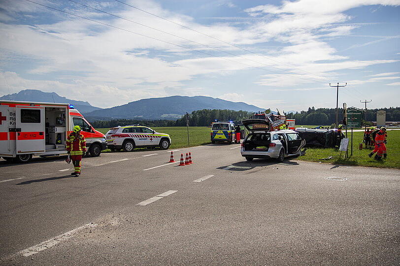 Bei einem Unfall an einer Kreuzung in Weildorf ist am Freitag eine Person schwer verletzt worden. Ein Mercedes-Fahrer hatte einen Skoda übersehen - es kam zum Zusammenstoß.