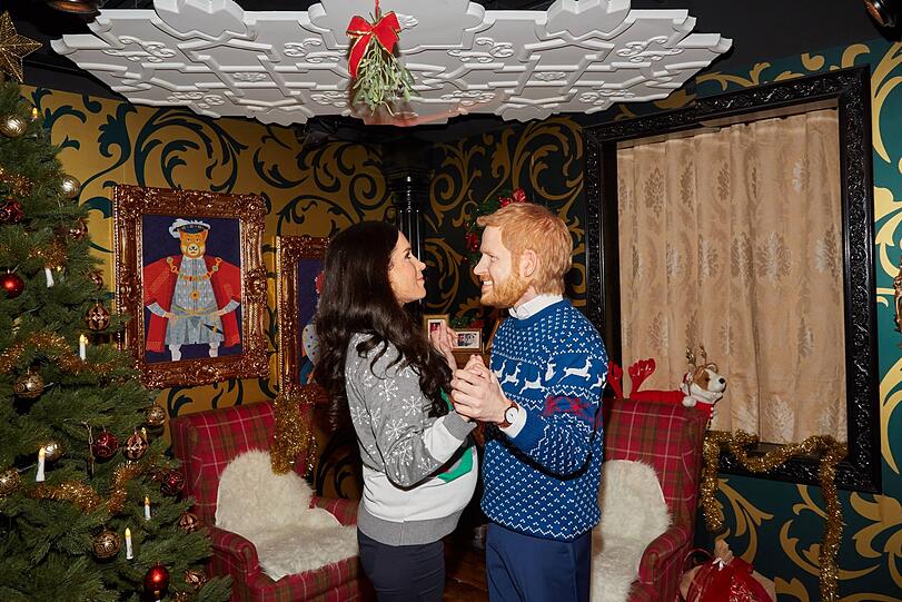 Auf den ersten Blick irritierend: Meghan und Harry als Live-Wachsfiguren...