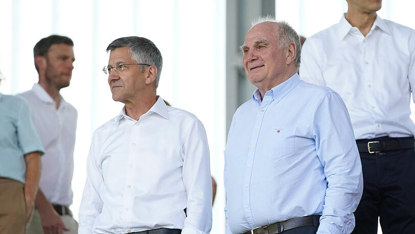 Die erste Antwort schickte der FC Bayern am Samstag nach Barcelona. Legt Uli Hoeneß bald nach?