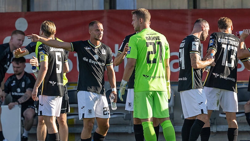 Angesichts der desaströsen Leistung gegen Hoffenheim gab es für die Löwen schon während des Spiel Redebedarf.