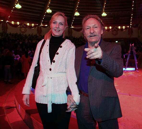 Die Vorstellung hatte einige namhafte Zuschauer. Franz-Xaver Kroetz mit Freundin Juliane.