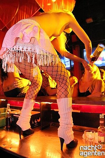 Wild geht's zur Sache bei "Wiesn pornös" in der Nachtgalerie. Mehr Bilder gibt's auf www.nachtagenten.de