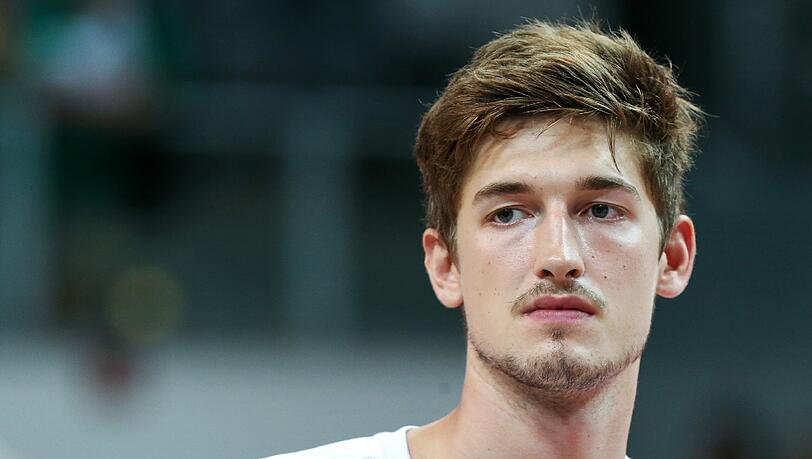 DBB-Nationalspieler Tibor Pleiß hat seine Liga-Premiere in den USA gefeiert. DBB-Nationalspieler Tibor Pleiß hat seine Liga-Premiere in den USA gefeiert.