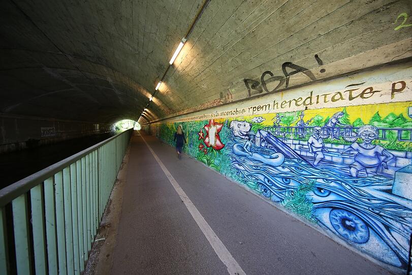 Bunte Unterführung: das Kunstwerk Tunnelblick.30.5.21 Foto Sigi Müller