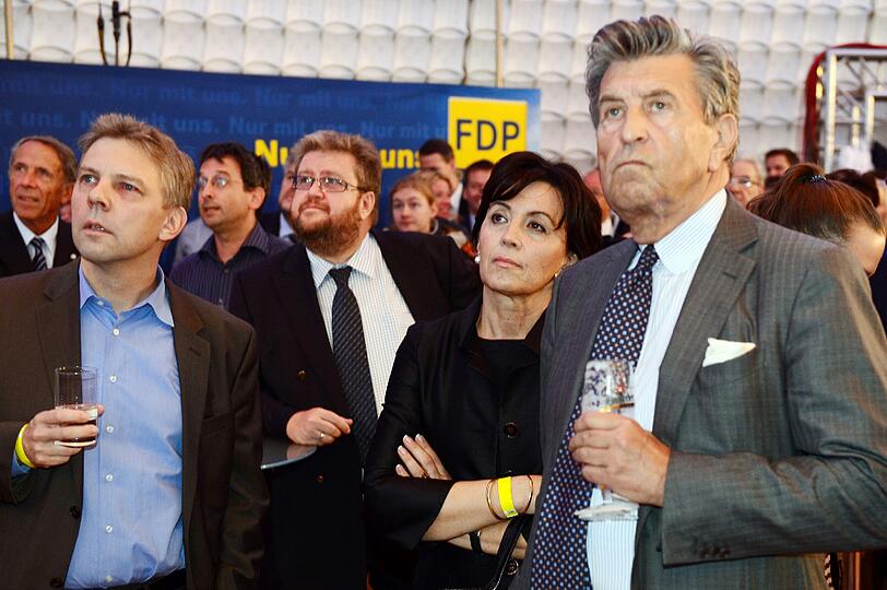 Lange Gesichter bei der FDP: Die Liberalen haben den Einzug in den Bundestag womöglich verpasst.