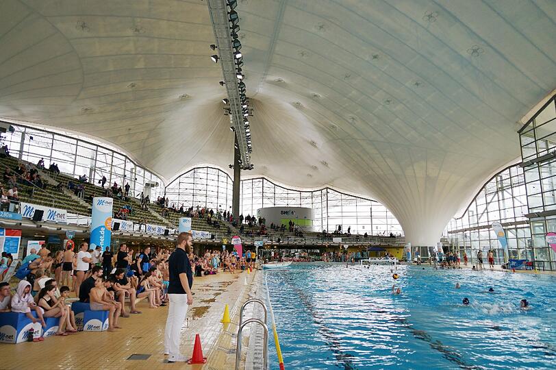 Schwimmen ist auch im Winter eine gute Möglichkeit, sich fit zu halten.