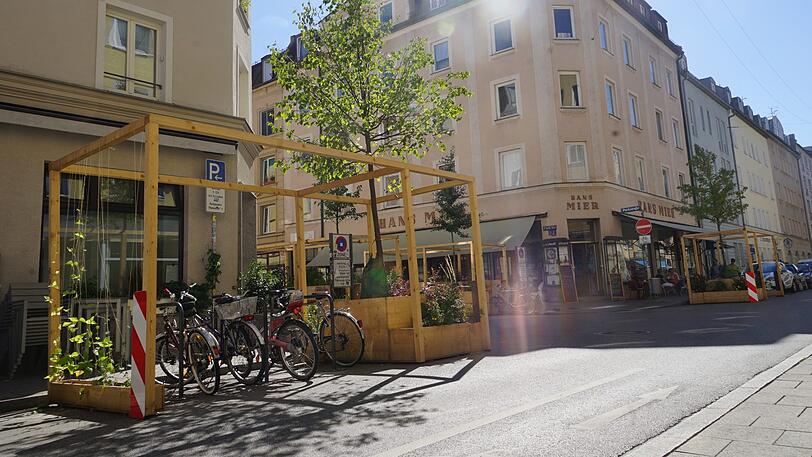 Parklets schaffen an der Schwanthalerhöhe mehr Platz für Räder.