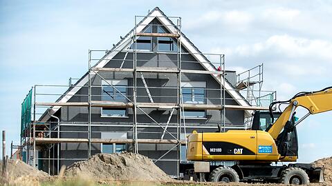 Die Baugenehmigungen ziehen wieder an - gerade bei Einfamilienh&auml;usern (Archivbild)
