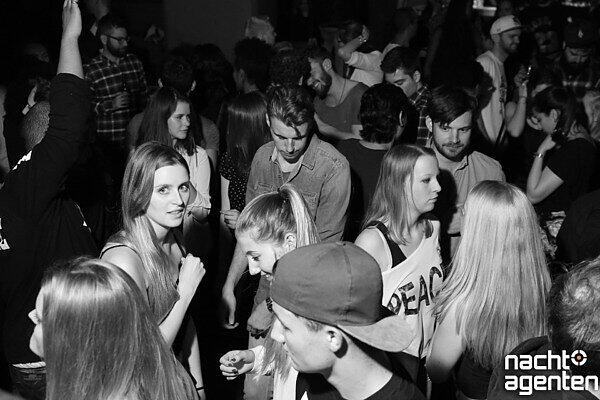 Mit Hip Hop, Dancehall, Funk, Trap heizte DJ Tereza den Gästen am Freitagabend im Crux ein.