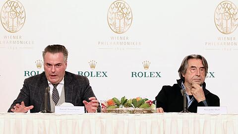 Riccardo Muti wirkt bei der Pressekonferenz für das diesjährige Neujahrskonzert auch nicht gerade wie ein Botschafter der guten Laune.