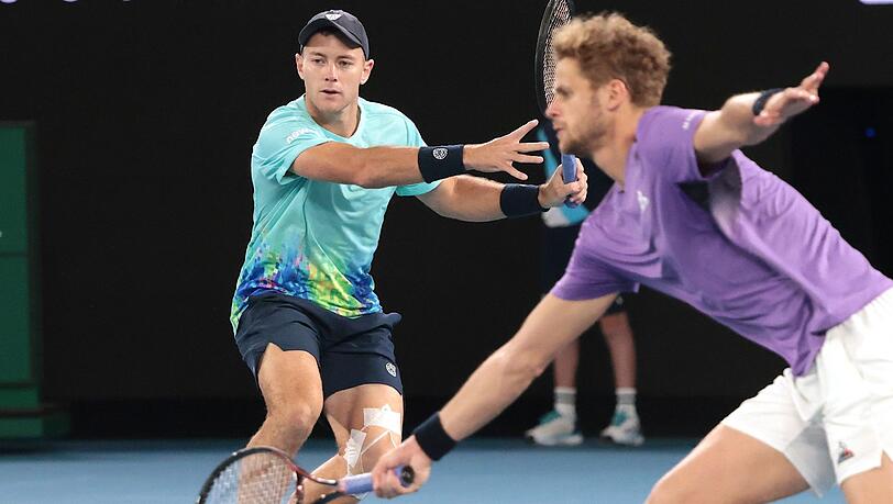 Dominik Koepfer (l) und Yannick Hanfmann haben das Doppel-Halbfinale in Melbourne verloren.