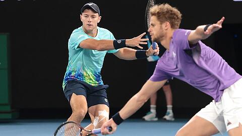 Dominik Koepfer (l) und Yannick Hanfmann haben das Doppel-Halbfinale in Melbourne verloren.