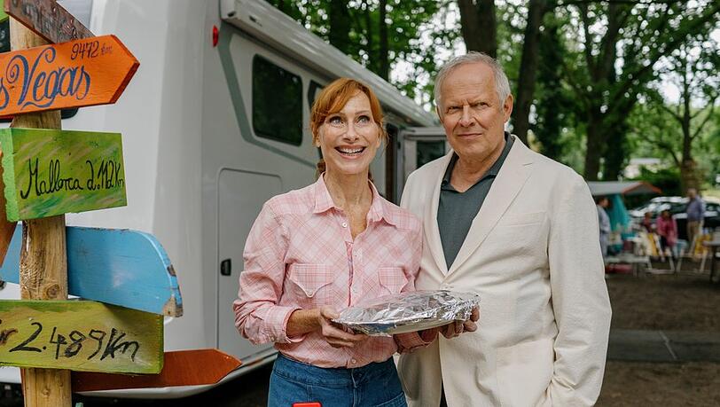 "Familie Bundschuh: Wir machen Camping": Statt einer Auszeit im Hotel erwartet Gundula (Andrea Sawatzki) und Gerald (Axel Milberg) ein Ausflug auf dem Campingplatz.